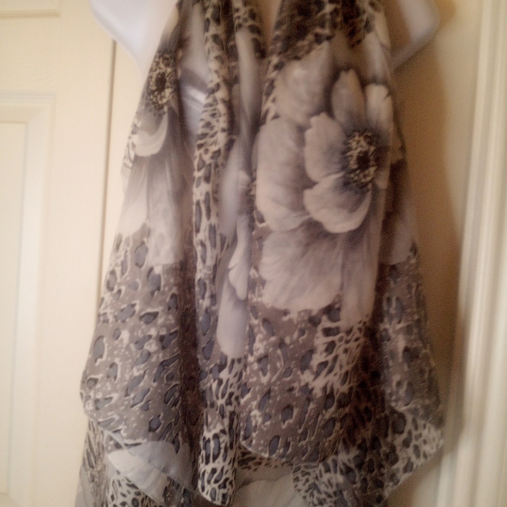 Open Chiffon Kaftan/kimono Grey & White Length 33"